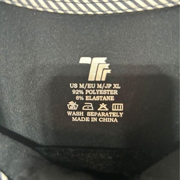 Men’s collared lightweight king sleeve golf shirt. Black. Men’s size medium. - Picture 3 of 7